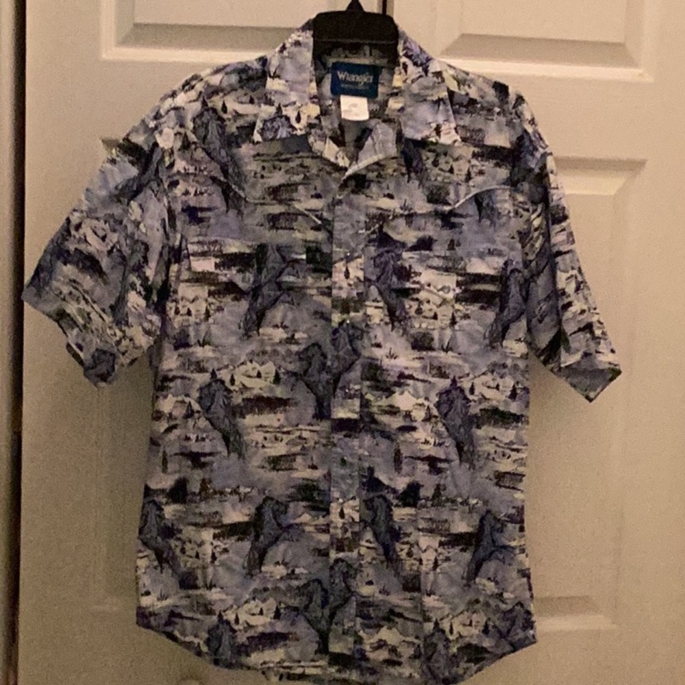 🤠Wrangler  Pearl Snap button Up~Short sleeve~Western~Size Large Fun Shirt 🤠